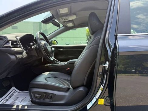 Used 2021 Toyota Camry SE image 11