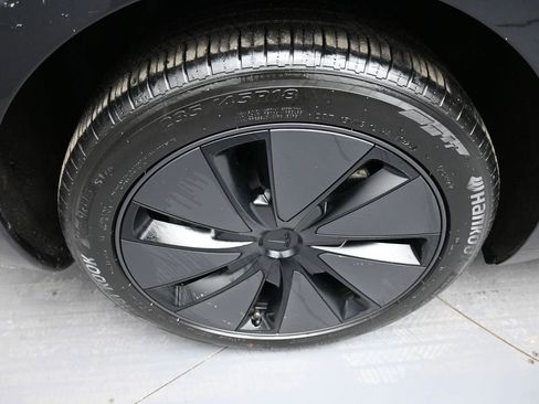 Used 2025 Tesla Model 3 Long Range image 12