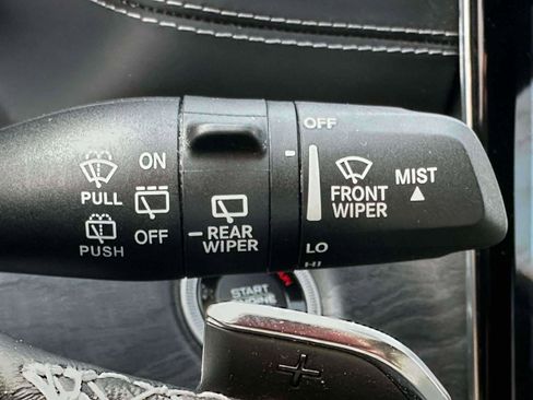 Used 2022 Jeep Grand Cherokee Overland w/ Luxury Tech Group IV image 22