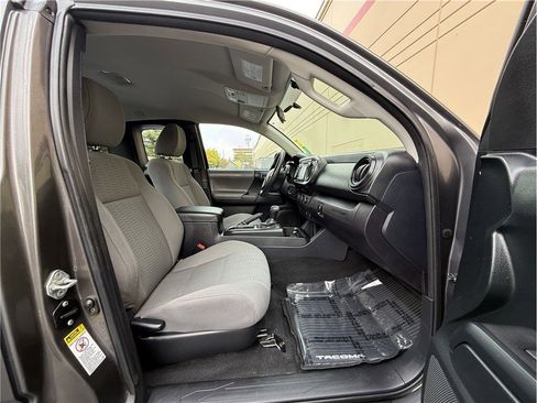 Used 2017 Toyota Tacoma 2WD Access Cab image 12