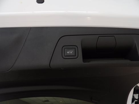 Used 2023 Buick Envision Essence w/ Sport Touring Package AWD/4WD image 21