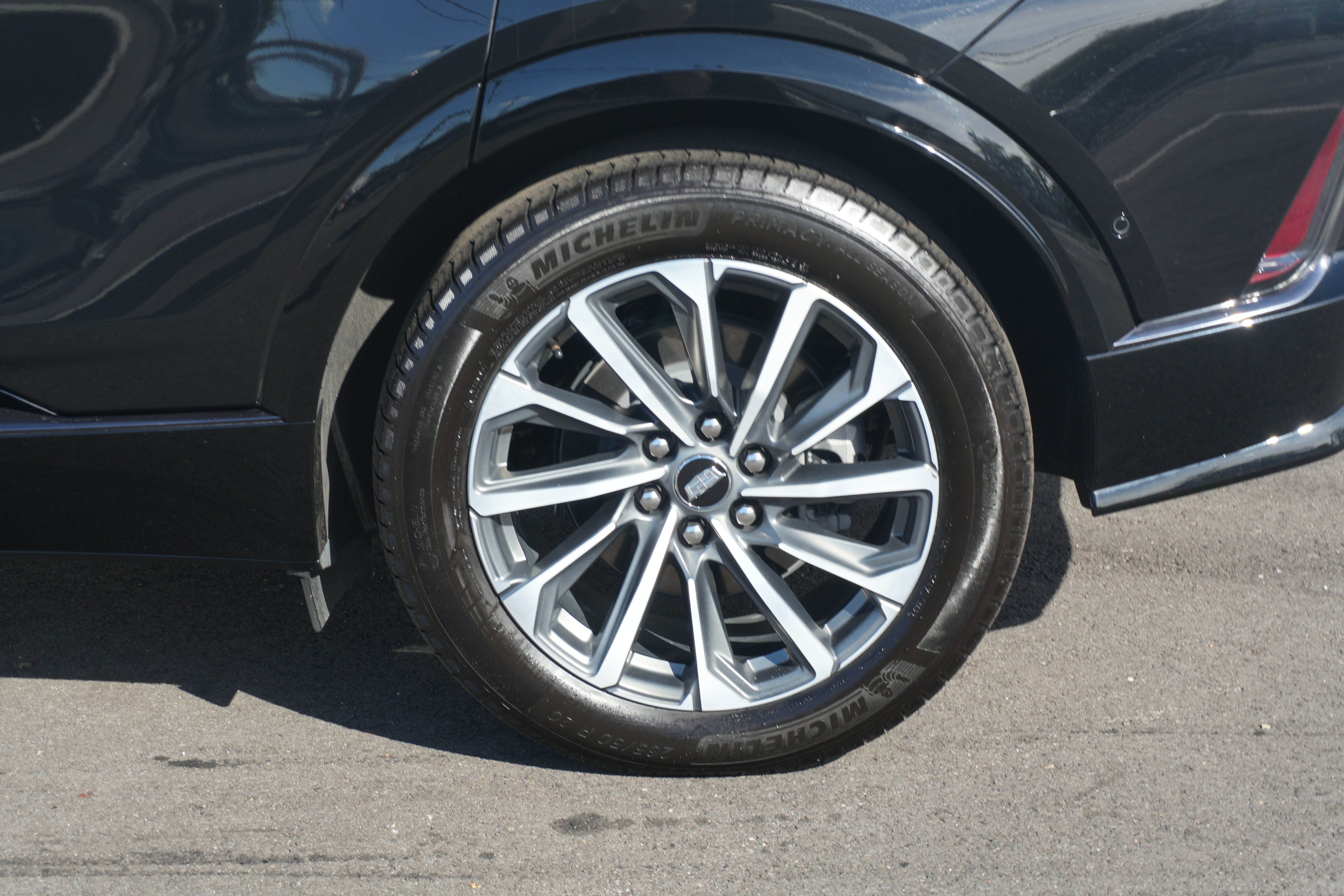 Used 2024 Cadillac Lyriq Sport w/ LPO, Floor Liner Package AWD/4WD image 10