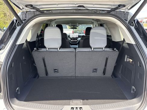 New 2026 Ford Explorer Active image 18