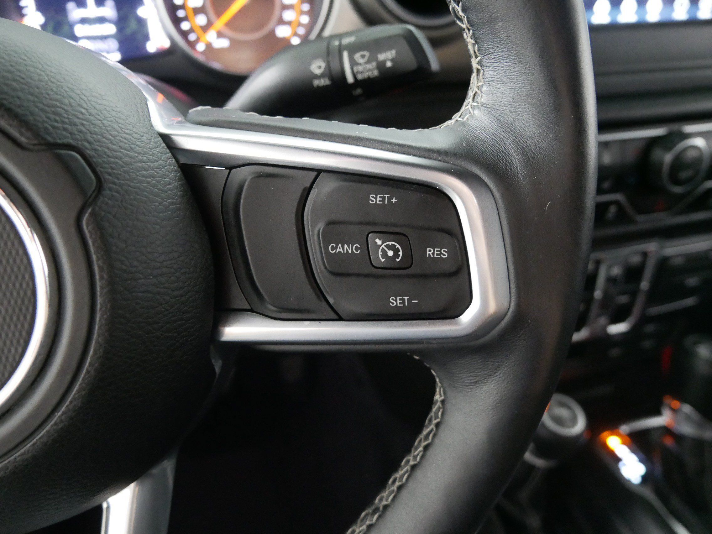 Used 2018 Jeep Wrangler Unlimited Sahara AWD/4WD image 28