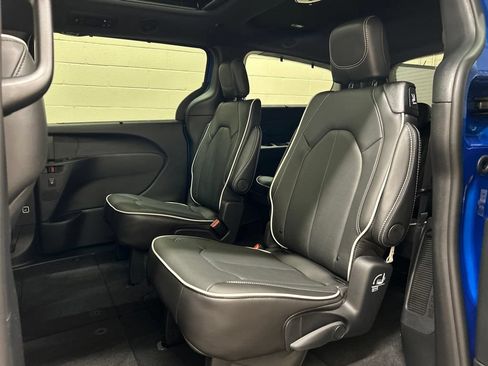 New 2027 Chrysler Pacifica Limited w/ Family Tech Group FWD image 8