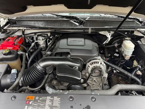 Used 2012 Chevrolet Suburban LT w/ Luxury Package AWD/4WD image 16
