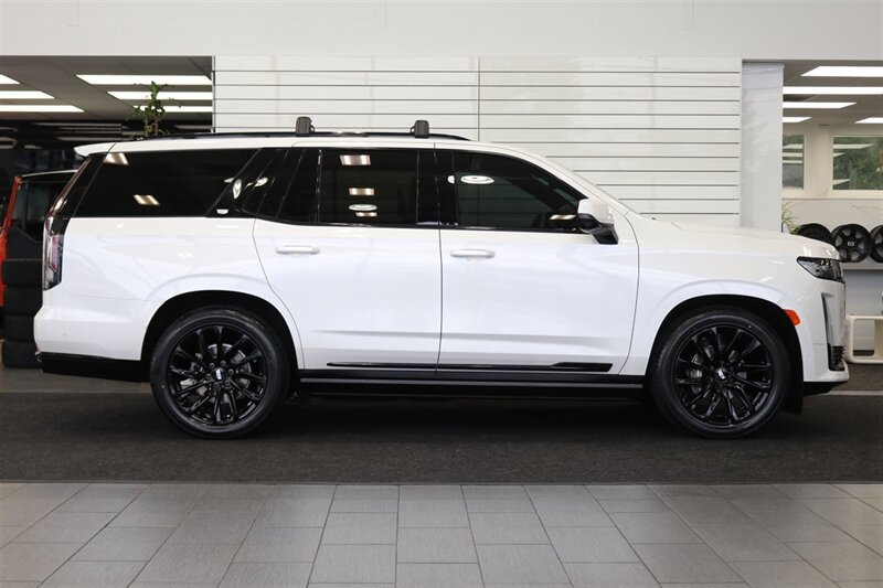 Used 2024 Cadillac Escalade Sport Platinum w/ LPO, ONYX Package AWD/4WD image 5