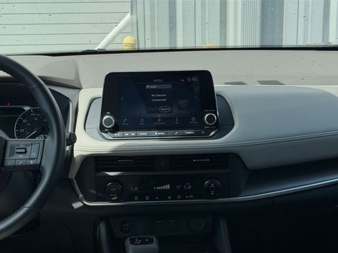 Used 2025 Nissan Rogue SV FWD image 20