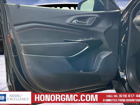 Used 2025 Chevrolet Trax RS w/ Sunroof Package FWD image 20