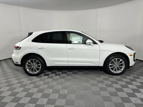 Certified 2025 Porsche Macan image 8