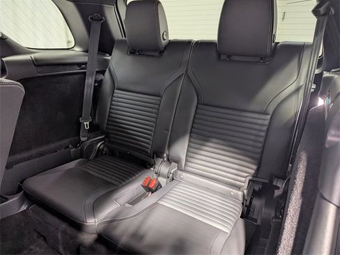 Used 2023 Land Rover Discovery S R-Dynamic image 11