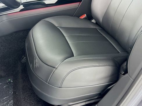 New 2025 Land Rover Range Rover SE image 19