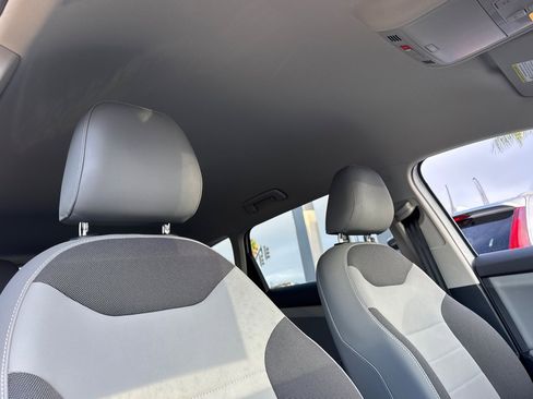 Used 2022 Volkswagen Taos SE image 17