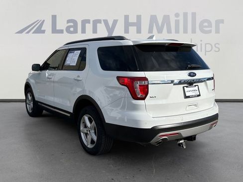 Certified 2017 Ford Explorer XLT image 3