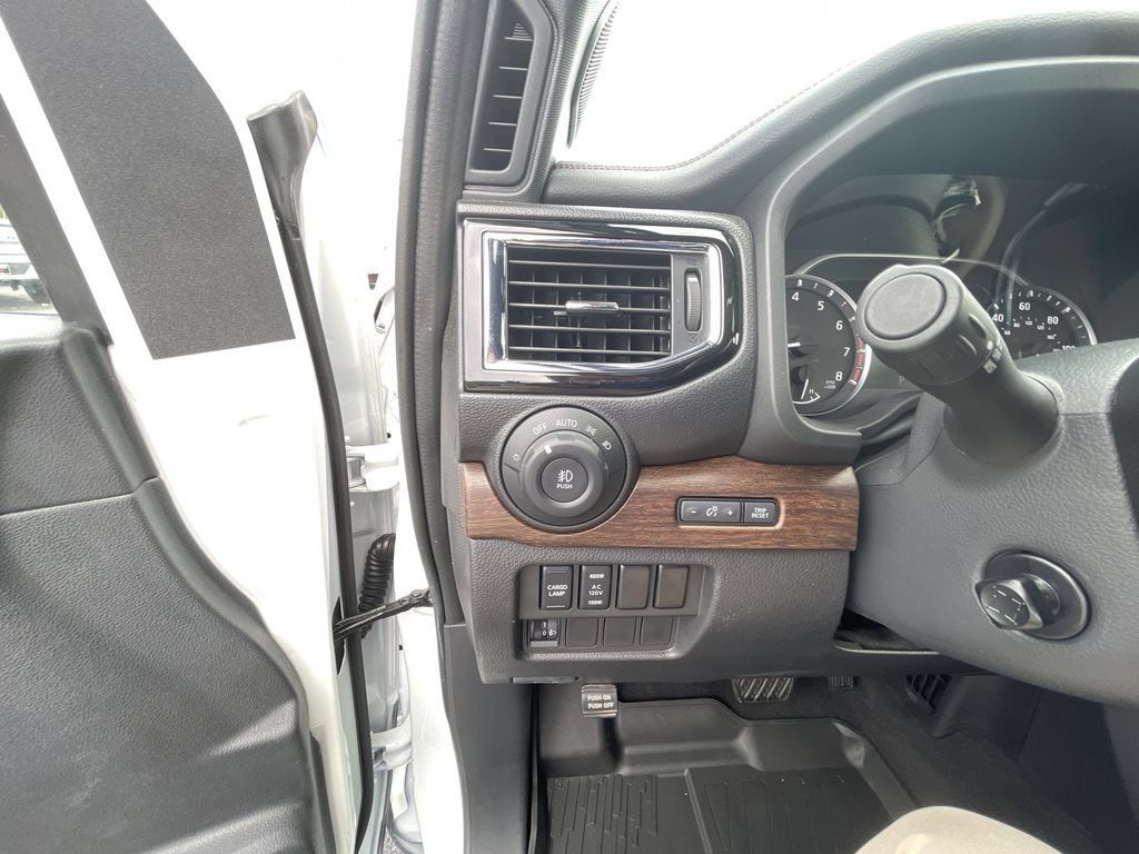 Used 2023 Nissan Titan Platinum Reserve w/ Moonroof Package AWD/4WD image 18