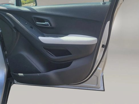 Used 2019 Chevrolet Trax LS FWD image 15