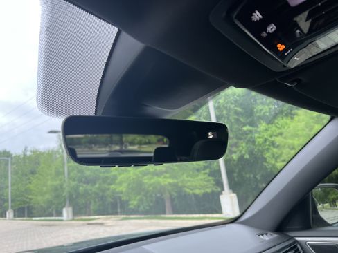 Used 2024 Volkswagen Atlas Cross Sport SE w/ Panoramic Sunroof Package image 24