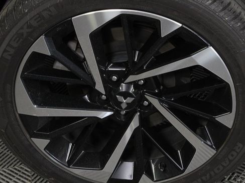 Used 2024 Mitsubishi Outlander SE Black Edition image 7