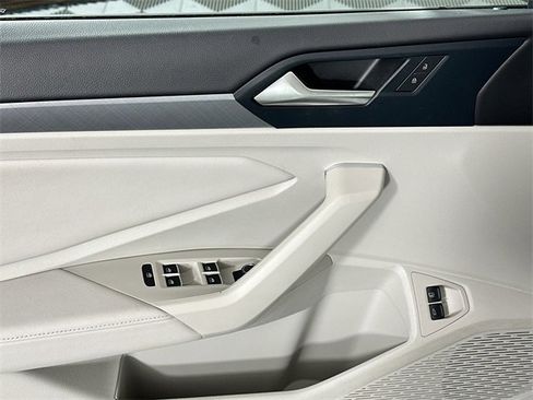 Used 2024 Volkswagen Jetta SE w/ Panoramic Sunroof Package image 25