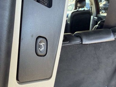 Used 2019 Dodge Grand Caravan SXT image 16