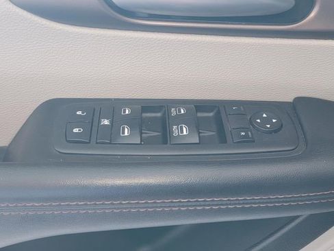 Used 2017 Chrysler Pacifica Touring-L image 28