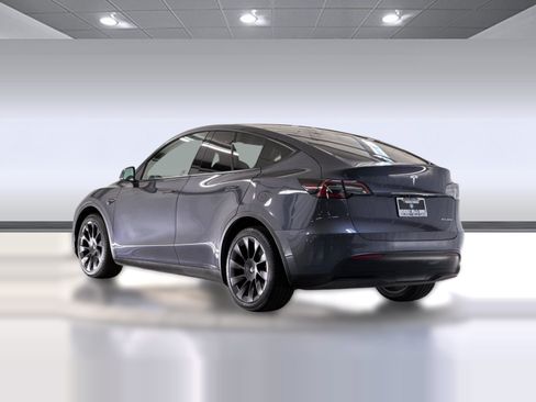 Used 2021 Tesla Model Y Long Range AWD/4WD image 3