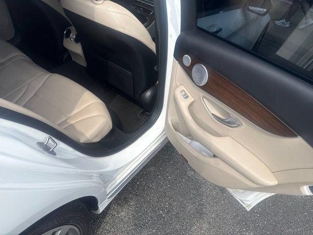 Used 2019 Mercedes-Benz C 300 Sedan image 11