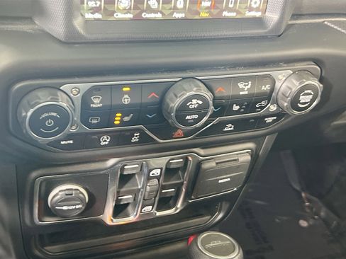 Used 2022 Jeep Gladiator Willys image 16