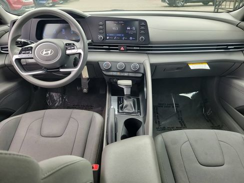 Used 2024 Hyundai Elantra SE FWD image 10