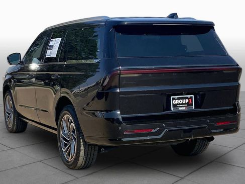 Certified 2025 Lincoln Navigator Reserve AWD/4WD image 12