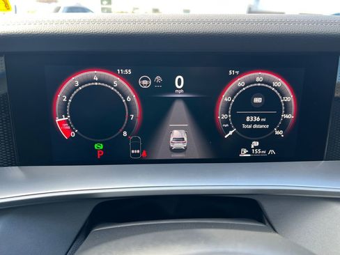 Used 2025 Volkswagen Tiguan SE image 10