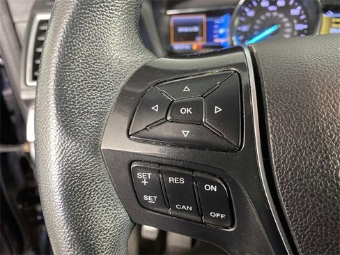 Used 2018 Ford Explorer Limited image 19