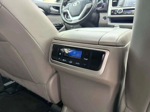 Used 2015 Toyota Highlander XLE image 10