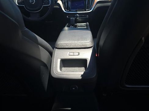 Used 2022 Volvo S60 B5 Momentum w/ Premium Package image 25