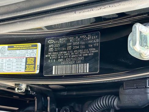 Certified 2025 Hyundai Elantra SE image 30