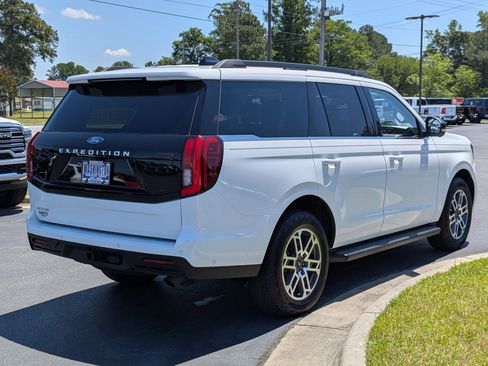 Used 2025 Ford Expedition Active AWD/4WD image 5