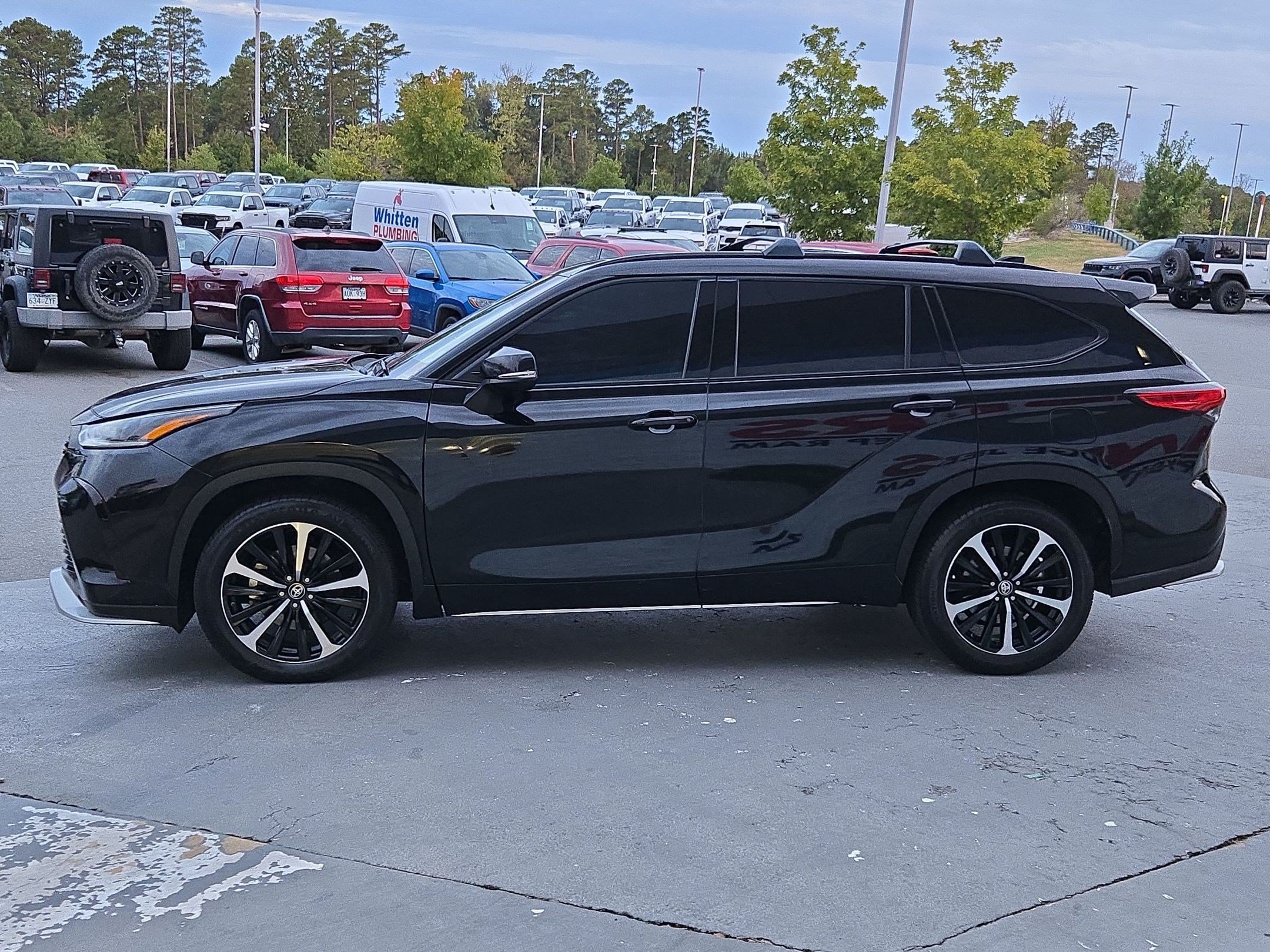 Used 2021 Toyota Highlander XSE FWD image 4