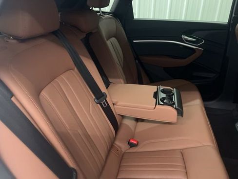 Used 2021 Audi e-tron Premium Plus w/ Premium Plus Package image 21