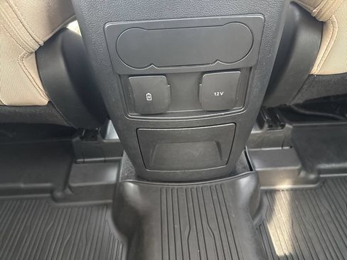 Used 2023 Ford Explorer XLT RWD image 30