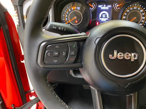 Used 2025 Jeep Wrangler Unlimited Sport AWD/4WD image 32