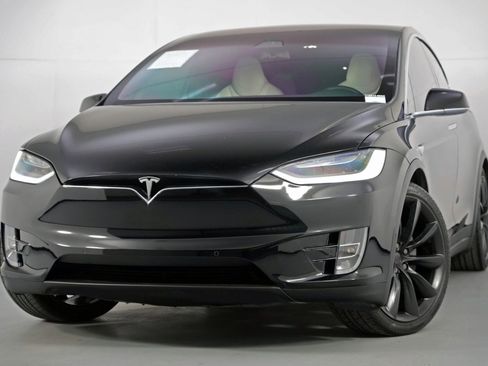 Used 2018 Tesla Model X 100D image 3
