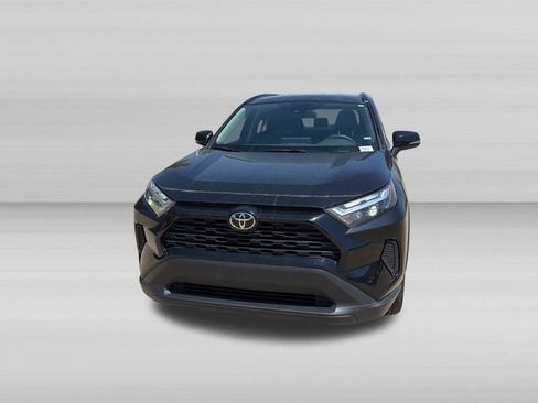 Used 2025 Toyota RAV4 XLE AWD/4WD image 9