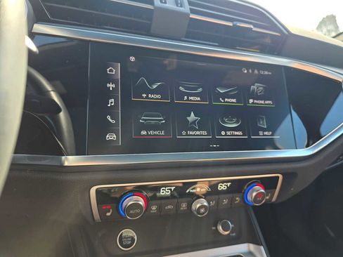 Used 2024 Audi Q3 2.0T Premium w/ Convenience Package image 28