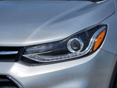 Used 2020 Chevrolet Trax LT w/ LT Convenience Package image 5