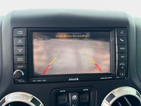 Used 2017 Jeep Wrangler Unlimited Sahara w/ Max Tow Package AWD/4WD image 24