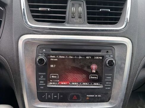 Used 2014 GMC Acadia SLE image 2