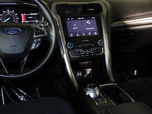 Used 2019 Ford Fusion SE image 15