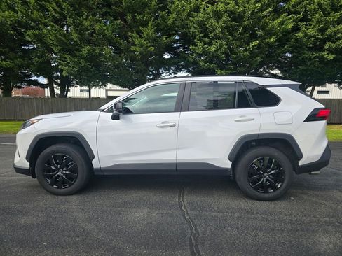 Used 2019 Toyota RAV4 LE image 3