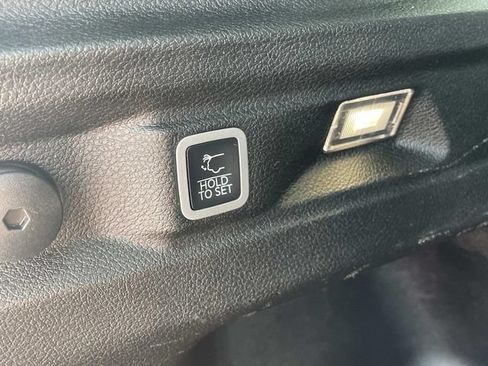 Used 2024 Jeep Grand Cherokee L Limited w/ Luxury Tech Group II AWD/4WD image 9
