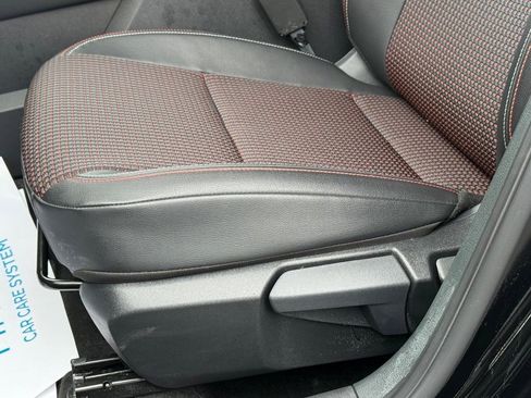 Used 2025 Nissan Kicks SR image 22